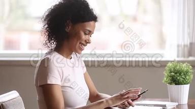 利用智能手机交友应用软件诈骗非裔美国妇女